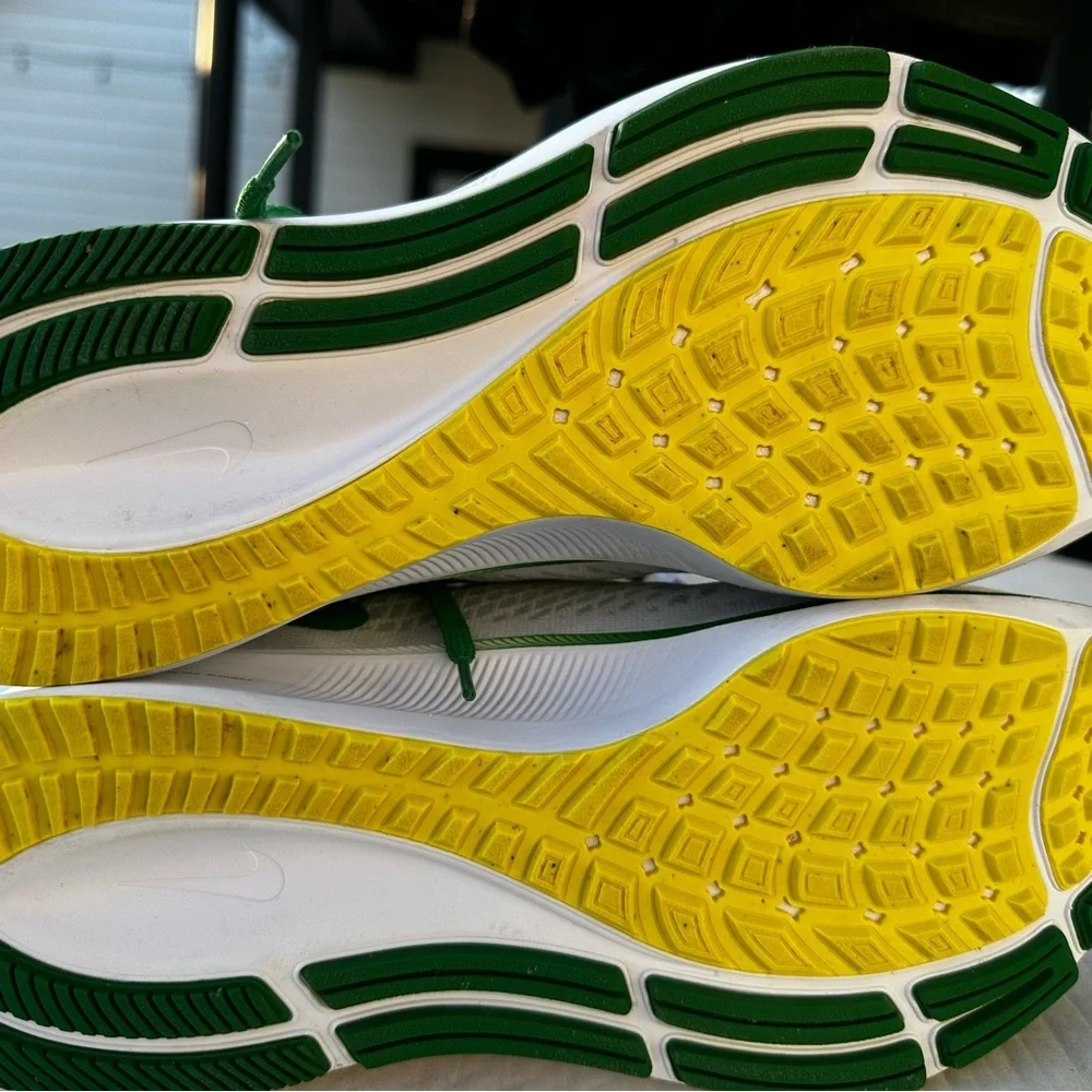 Nike Air Zoom Pegasus 37 Oregon Ducks size 10.0 running shoes